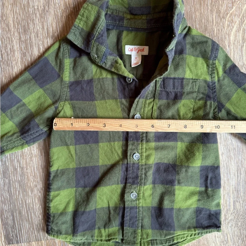 ADORABLE Cat & Jack Dino Sweater and plaid shirt set! 2T in EXCELLENT condition!